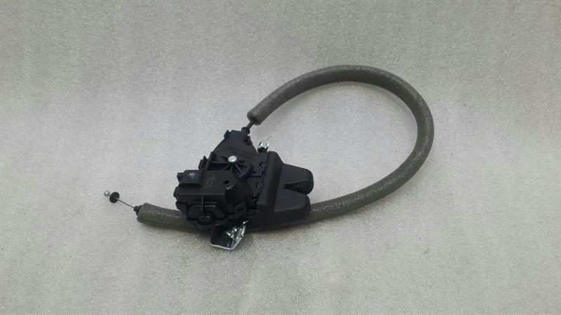 Mercedes-Benz C (W204) Boot Lock