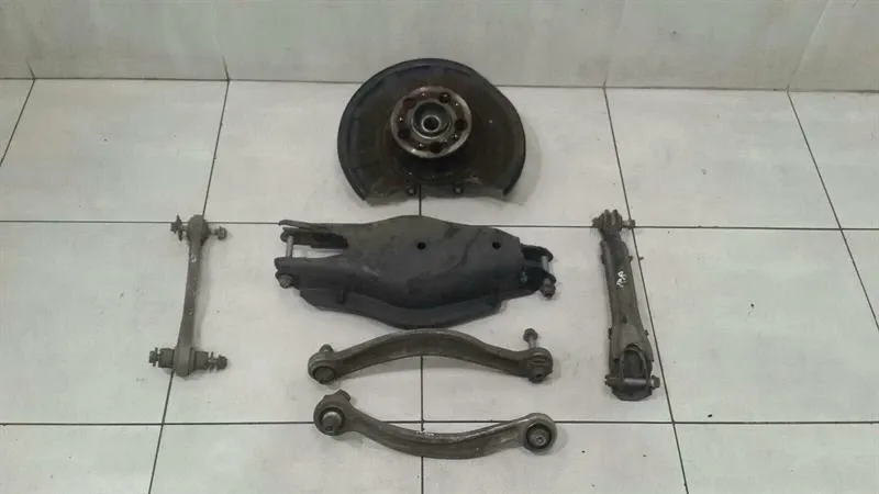 Mercedes E W212 Right Rear Hub A2123500241 Wheel Bearing Housing Rear RE Complete