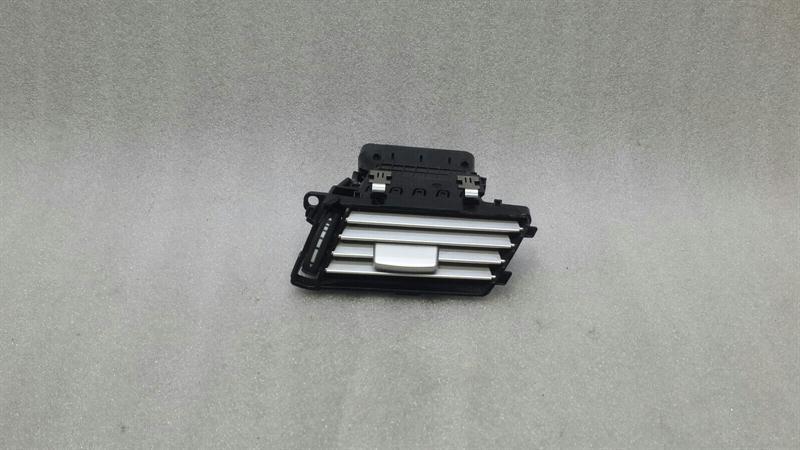 Mercedes-Benz C (W204) Air vent