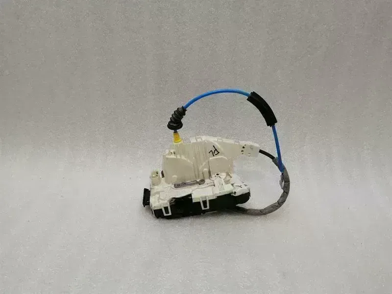 Mercedes-Benz C (W204) Door lock