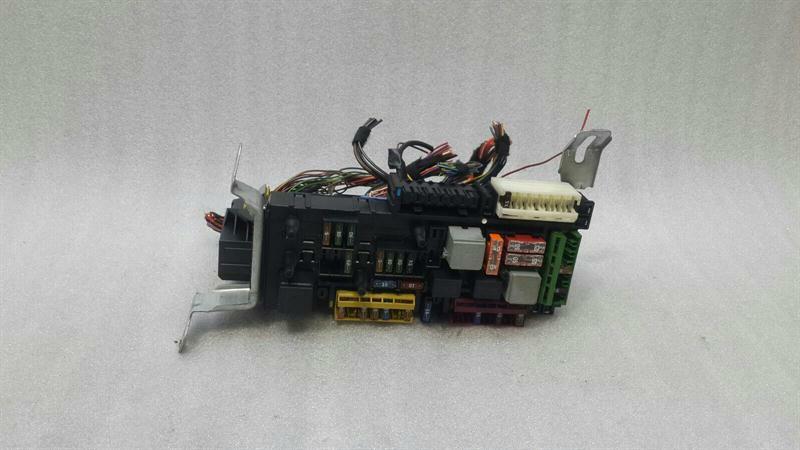 Mercedes-Benz C (W204) Fuse box
