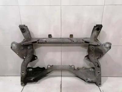 Mercedes C Klasa W204 Belka pomocnicza przednia A2046280657 Wózek osi przedniej
