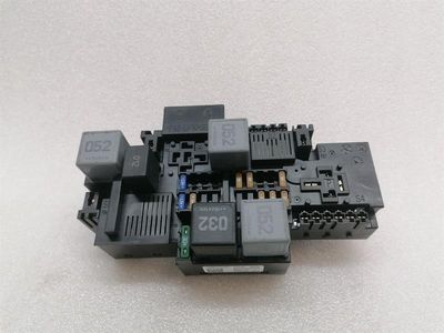Skrzynka bezpieczników Mercedes C Klasa W205 A2229063202