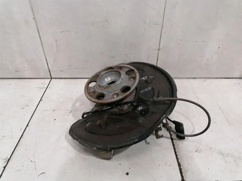 Mercedes C Class W205 Left Rear Hub A2053500141 Wheel Bearing Housing Rear Left