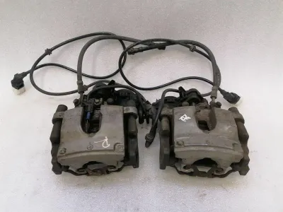 Комплект задних тормозных суппортов Mercedes C-класса W205 A2054230381