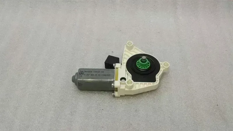 Mercedes-Benz SLK (R172) Mercedes SLK R172 left door window motor A2078200542 window regulator motor left Body type: Convertible
Fuel: Diesel