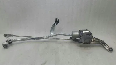 MERCEDES C W205 SILNIK WYCIERACZEK PRZEDNICH A2058208202 KIEROWNICA PO PRAWEJ STRONIE RHD