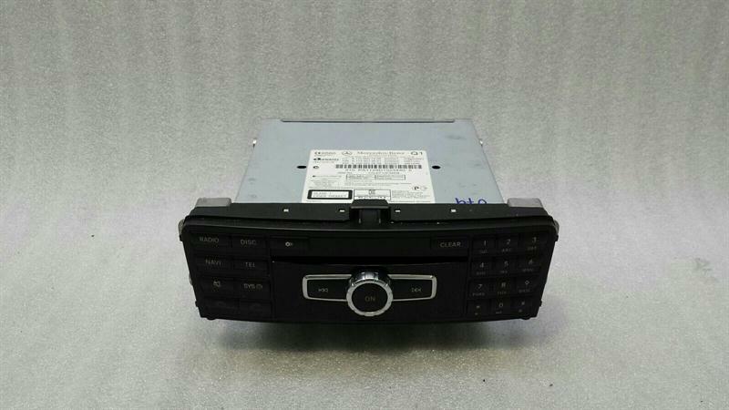 Mercedes-Benz SLK (R172) Mercedes SLK R172 CD player A1729007408 audio system controller navigation Body type: Convertible
Fuel: Diesel