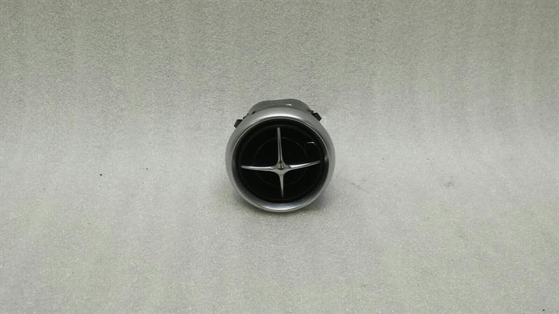 Mercedes-Benz SLK (R172) Mercedes SLK R172 Air Vent A1728300154 Ventilation Nozzle Vent Grille Front Body type: Convertible
Fuel: Diesel