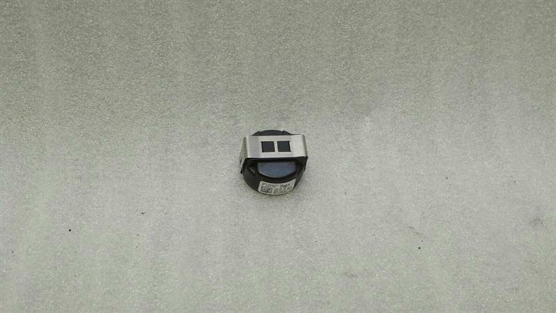 Mercedes-Benz SLK (R172) Mercedes SLK R172 Rain Light Sensor A2049017901 Rain Light Sensor Body type: Convertible
Fuel: Diesel