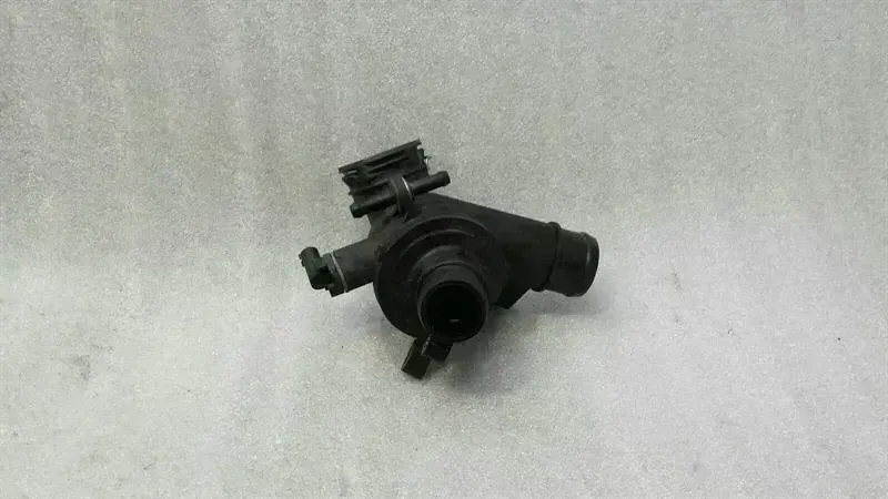 Mercedes-Benz SLK (R172) Thermostat housing Mercedes SLK R172 Thermostat Housing A651200061...