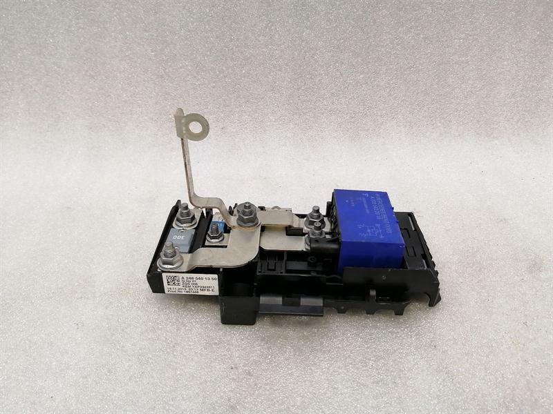 Mercedes-Benz GLA / EQA (H247) 2020-... Mercedes GLA X156 Fuse Box A2465401350 Fuse Box with Battery Relay