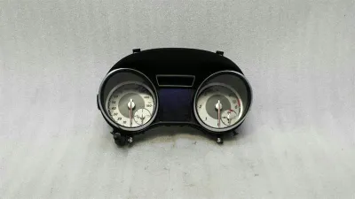 Mercedes GLA X156 instrumentu bloks A1569009902 spidometrs MPH dīzelis