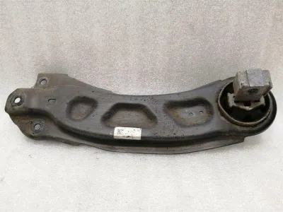 Bras de suspension arrière droit Mercedes GLA X156 A2423500400 Triangle arrière droit