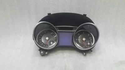 MERCEDES A klase W176 instrumentu kopa A1769000904 spidometrs OM651 jūdzes stundā