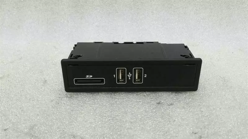 Mercedes-Benz GLC (X254)  2022-... MERCEDES GLC X253 USB Input Module A2058200526 USB Female SD Multimedia