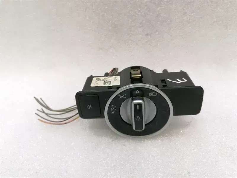 Mercedes-Benz A (W169) Mercedes E Class W207 HeadLight Switch A2129056800 Light Switch Body type: Coupe
Fuel: Diesel