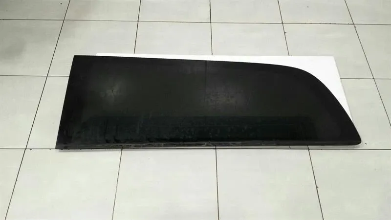 Mercedes V-class W447 Left Rear 1/4 Glass A4476704400 Door Window 1⁄4 Rear Left
