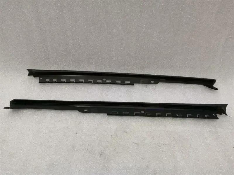 Porsche Boxster 718 Windshield Moulding 98153748105 Windshield Bar Set Brand/Model: PORSCHE 718
Year: 2017
Engine: 200...