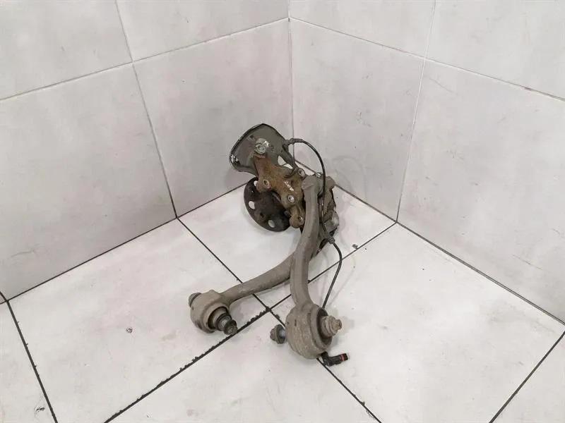 Mercedes E Class W207 Left Front Hub A2043320101 Wheel Bearing Housing Front Left