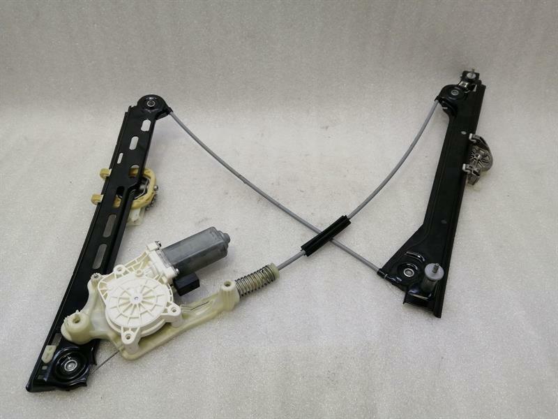 Porsche Boxster 718 Right Front Door Winder 99154207602 Front Window Regulator RE Brand/Model: PORSCHE 718
Year: 2017
Engine: 200...