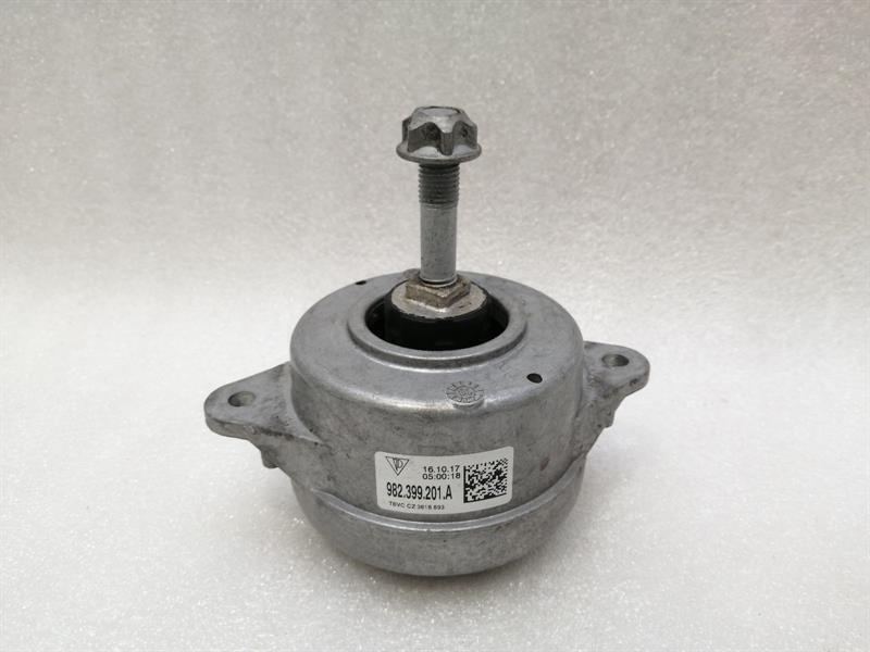 Porsche Boxster Cayman 718 Gearbox Mount Left 982399201A Transmission Holder Left Brand/Model: PORSCHE 718
Year: 2017
Engine: 200...