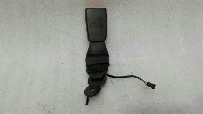 BMW 5. sērijas F10 528i centrālā jostas sprādze 7243275 siksnas sprādze centrā