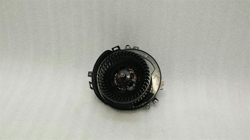 Audi A3 (8Y)  2020-... Audi A3 8V facelift rhd Heater Blower 5Q2819021B Right Handlebar