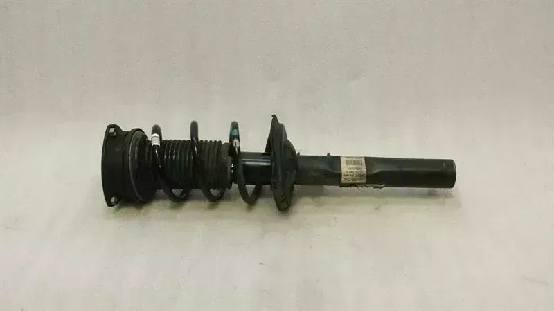 Audi A3 (8V) Audi A3 8V facelift shock absorber front 5Q0413023DB shock absorber front right Body type: Hatchback
Fuel: Diesel