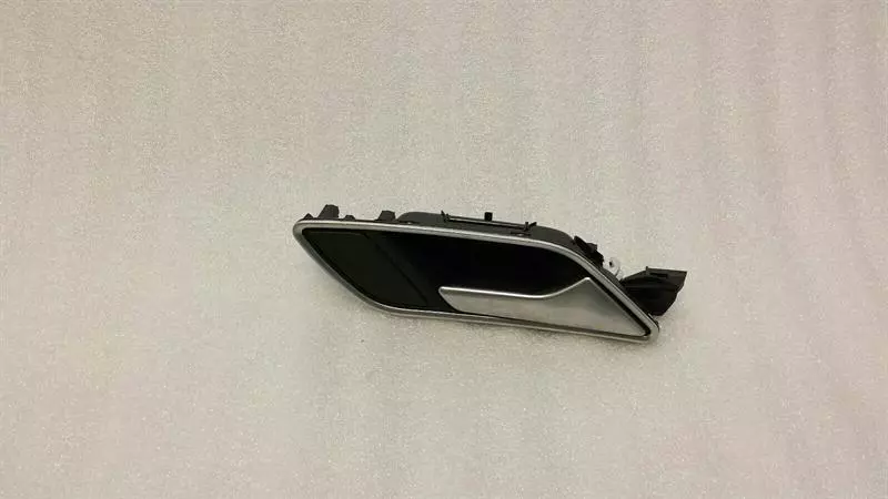 Audi A3 (8V) Audi A3 8V facelift rrh door interior handle 8V4839020C interior door handle rear RE Body type: Hatchback
Fuel: Diesel