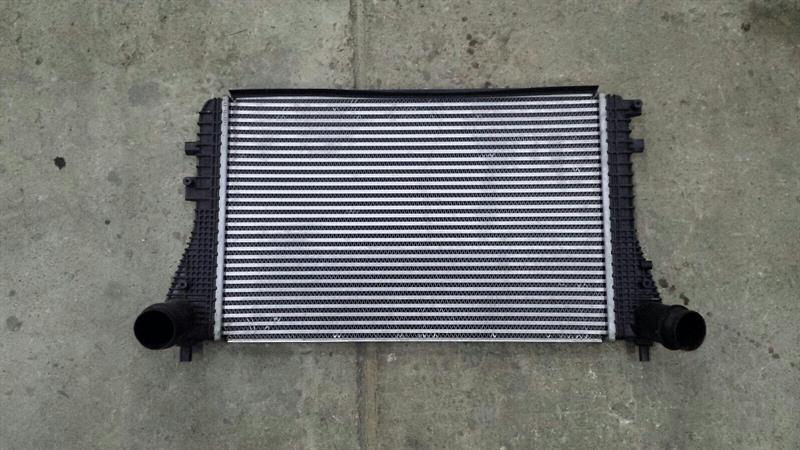 Audi TT (8S) Intercooler Audi TT VW EOS GOLF 6 Polo Touran Intercooler 1K0145803AF 09 Body type: Unknown
Fuel: Diesel