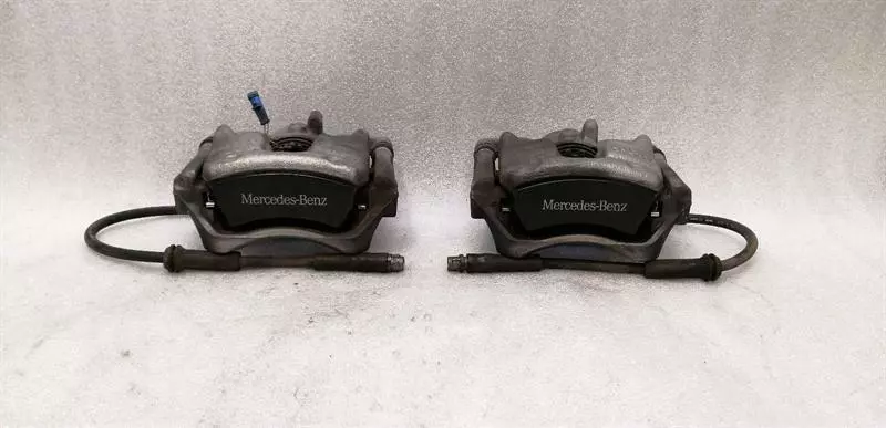 Mercedes-Benz GLA (X156) Brake caliper Mercedes GLA X156 front brake caliper set A0004...
