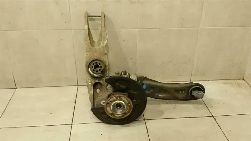 Mercedes-Benz GLA (X156) Right Rear Hub