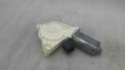 Mercedes C Class W205 Моторче за прозорец на лява врата A0009066106 Моторче на стъклоповдигач ляво