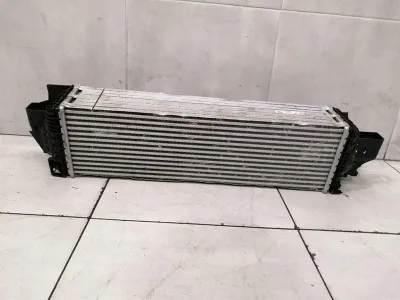 BMW X1 F48 starpdzesētājs 7617600 starpdzesētājs 2.0