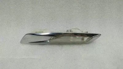 BMW X1 F48 Höger Sidoljus 7199634 Höger Blinker