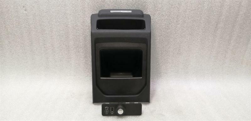 Land Rover Range Rover Evoque 2019-... LAND ROVER RANGE ROVER EVOQUE Rear Ashtray CPLA-19C166-CB Ashtray USB L538