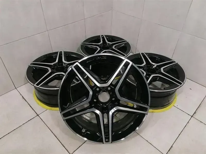 Mercedes-Benz A (W177) AMG 18 MERCEDES A Class W177 Alloy Wheel A1774014000 Alloy Wheel 8JX18 ET40 Body type: Hatchback
Fuel: Petrol