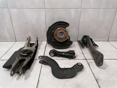 Mercedes A35 AMG W177 Vänster Bak Nav Set A1773501900 Hjullagerhus Bak Vänster