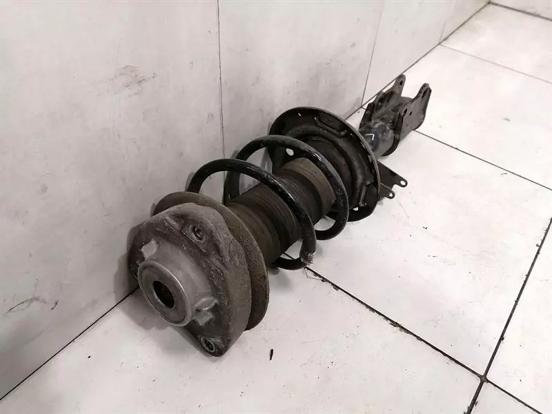 Mercedes-Benz A (W176) Mercedes A45 AMG W176 Shock Absorber Front A1763235100 Shock Absorber Front Left Body type: Hatchback
Fuel: Petrol