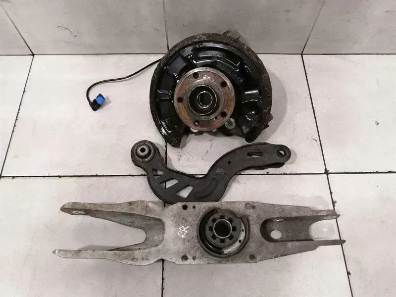 Mercedes-Benz A (W176) Mercedes A Class W176 A45 AMG RRH Hub A1763500600 Wheel Bearing Housing Rear Right Body type: Hatchback
Fuel: Petrol