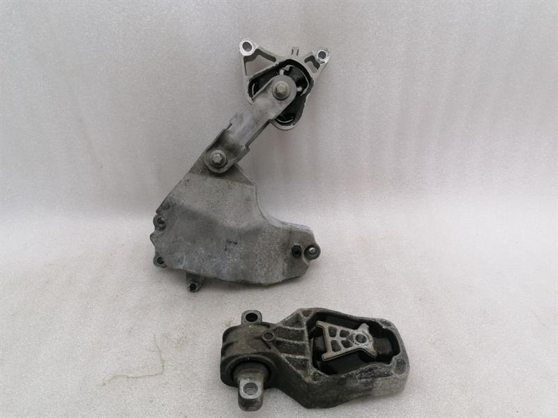 Mercedes-Benz GLA / EQA (H247) 2020-... Mercedes GLA45 AMG X156 Engine Mount Set A2702230002 Engine Holder M133