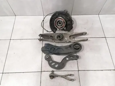Mercedes A Klass W176 A45 AMG RRH Nav A1763500600 Hjullagerhus Bak Höger