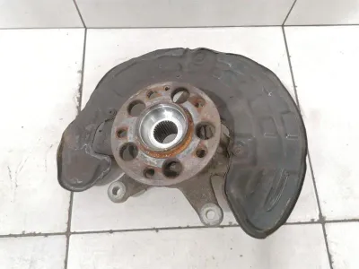 Mercedes GLA45 AMG X156 Right Front Hub A1763320600 Wheel Bearing Housing Front Right