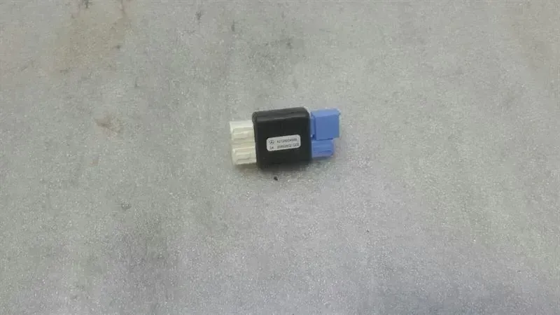 Mercedes-Benz SLK (R172) Mercedes SLC R172 MOPF Aerial / Antenna A2128204585 Antenna Splitter Body type: Convertible
Fuel: Petrol