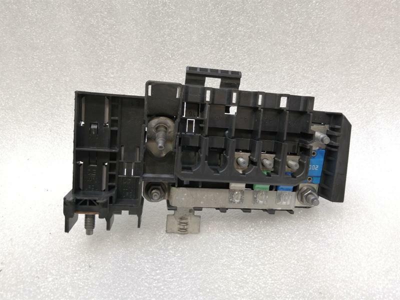 Mercedes-Benz A (W176) Mercedes A Class W176 Fuse Box A2465401950 Fuse Box Body type: Hatchback
Fuel: Petrol