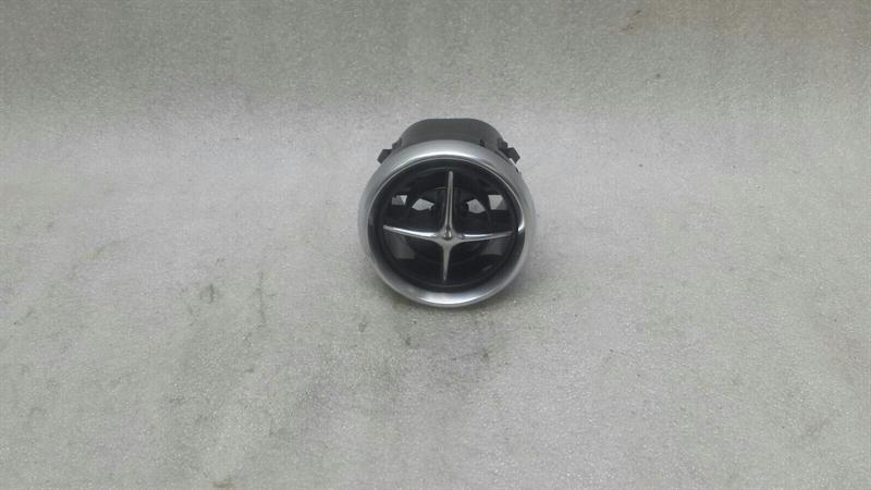 Mercedes-Benz SLK (R172) Mercedes SLC R172 MOPF air vent A1728300154 ventilation nozzle ventilation grille Body type: Convertible
Fuel: Petrol