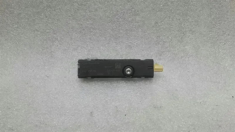 Mercedes-Benz SLK (R172) Mercedes SLC R172 MOPF Aerial / Antenna A2319058100 Antenna Body type: Convertible
Fuel: Petrol