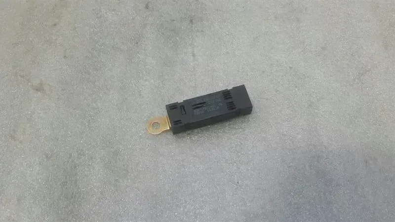 Mercedes-Benz SLK (R172) Mercedes SLC R172 MOPF Aerial Antenna A2058202200 Antenna Suppression Filter Body type: Convertible
Fuel: Petrol