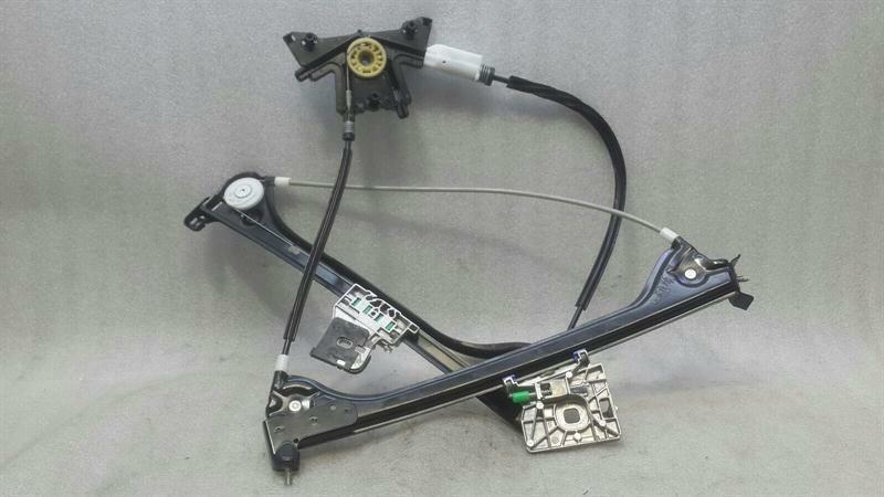 Mercedes-Benz SLK (R172) Left Front Door Winder Mercedes SLC R172 Left Front Door Winder A17272...